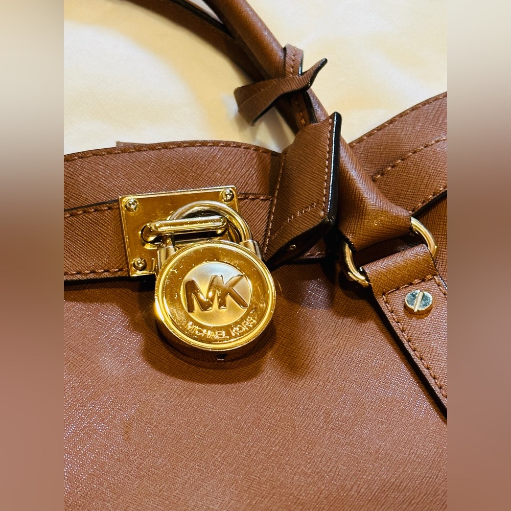 Micheal Kors Hamilton Brown Leather HandBag bundles with Mk bracelet. - Picture 9 of 13